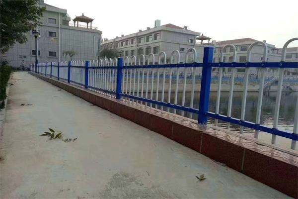 伊犁高速護欄板價格低